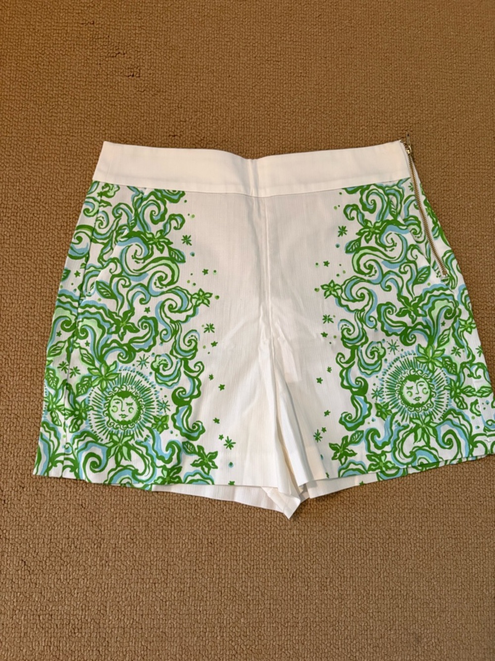 NWT Lilly Pulitzer Sarissa Stretch Short in Resort White/Green/BluePrint, size 6